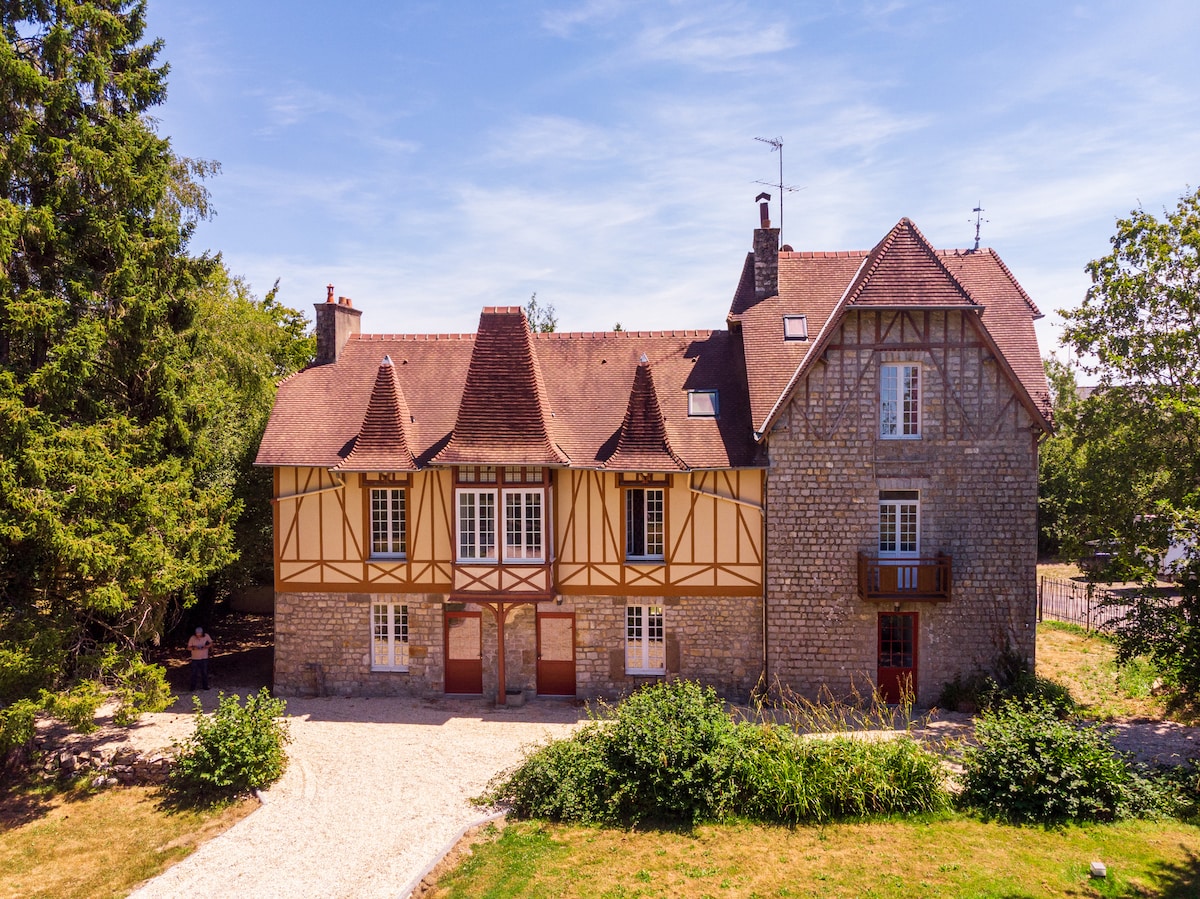 Façade du Manoir de la Barbère à La Ferté-Macé