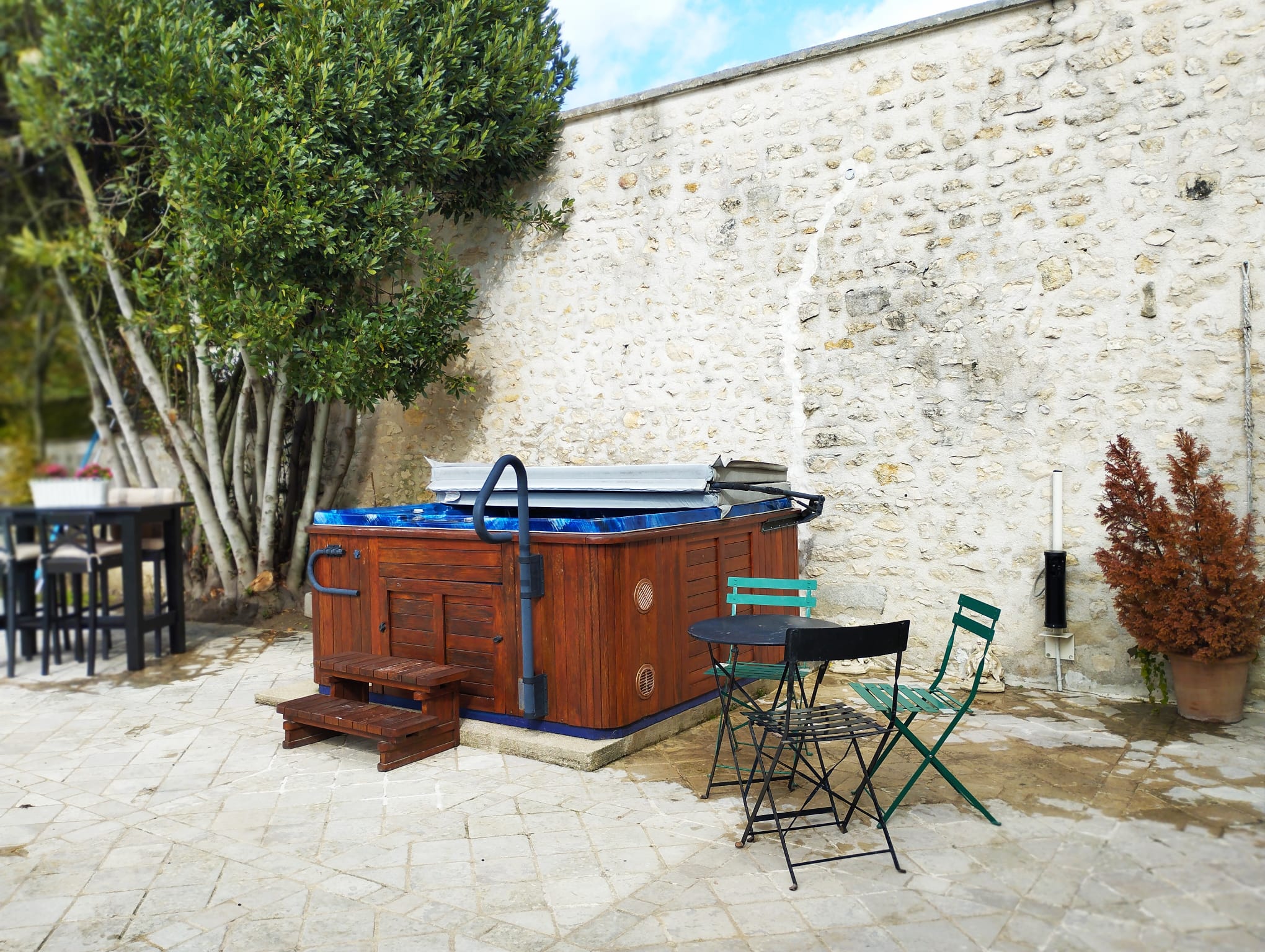 Terrasse avec table à manger